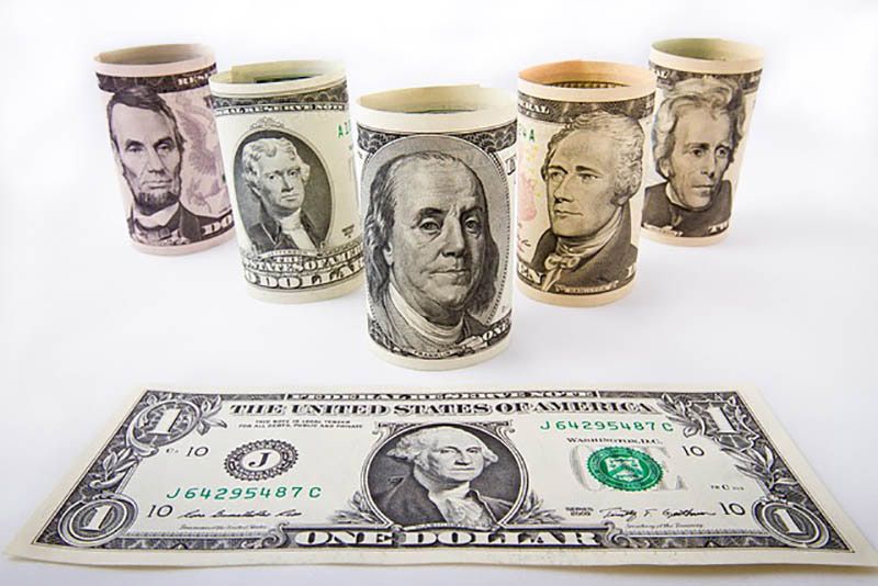 What Are the Differences Between Payday Loans and Cash Advances?